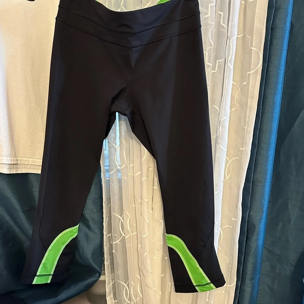 lululemon athletica women’s  Black Leggings with Green Trim